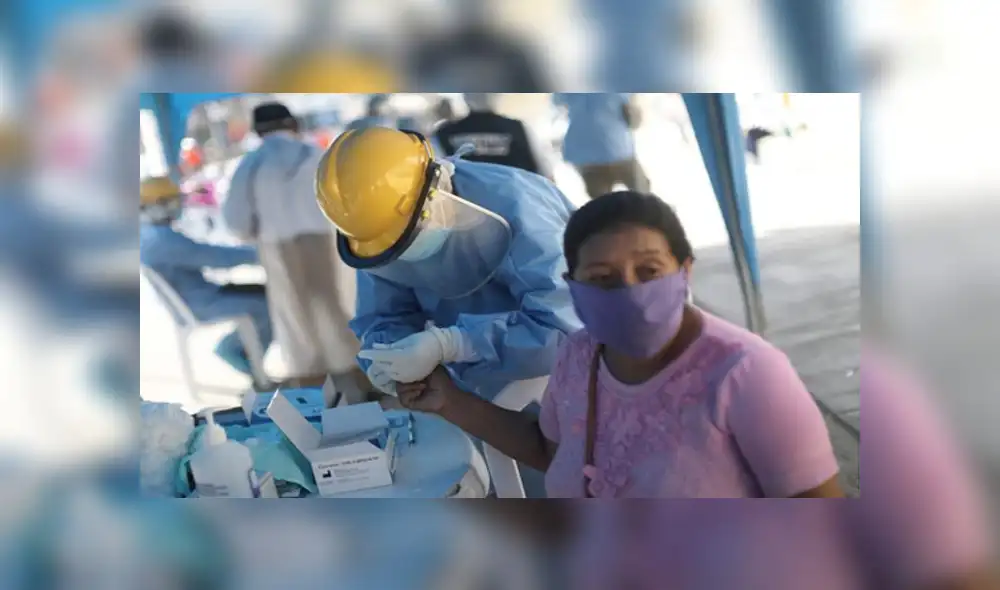 Comerciantes que resultaron positivos fueron enviados a sus casas para cumplir el aislamiento. (Foto: Aldair Mejía / La República) Comerciantes que resultaron positivos fueron enviados a sus casas para cumplir el aislamiento. (Foto: Aldair Mejía / La República)