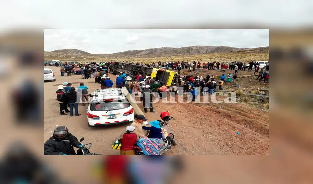 Puno: Culpan a policías de robar dinero a víctimas del accidente en Desaguadero [FOTOS Y VIDEOS] 