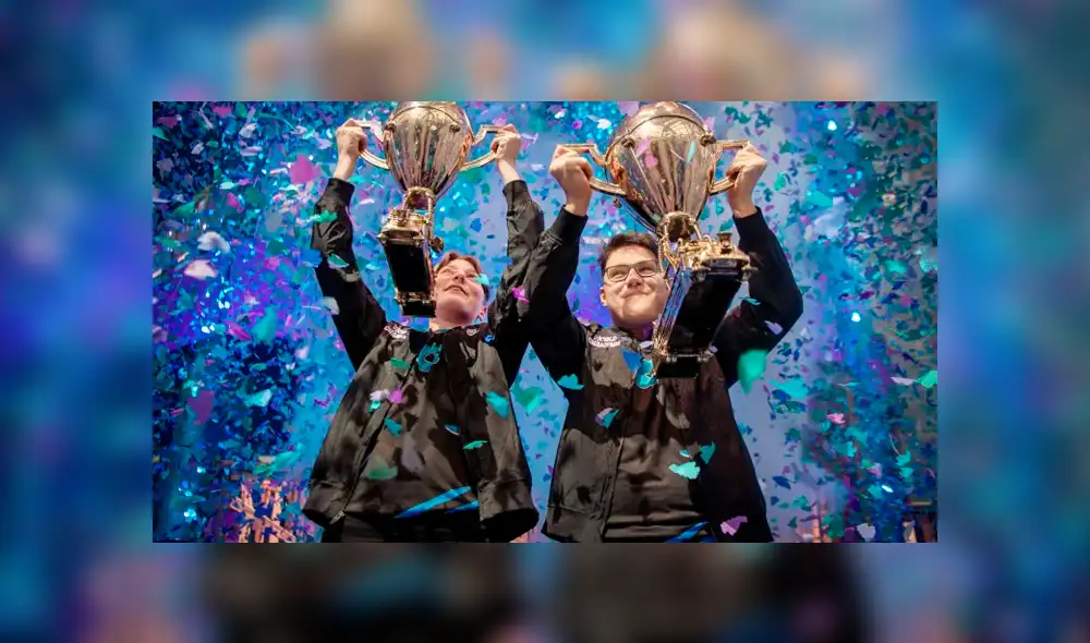 Aqua y Nyhrox ganan 3 millones de dólares en la final de dúos del Fortnite World Cup. Aqua y Nyhrox ganan 3 millones de dólares en la final de dúos del Fortnite World Cup.
