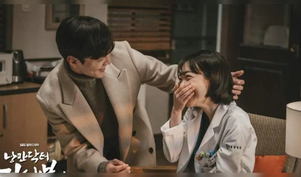 La pareja en el dorama está formada por el enfermero Park Eun Tak y la estudiante de medicina Yoon Ah Reum. La pareja en el dorama está formada por el enfermero Park Eun Tak y la estudiante de medicina Yoon Ah Reum.