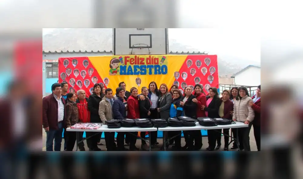 Ministra Flor Pablo celebró el Día del Maestro en el colegio donde estudió primaria. Créditos: Minedu.