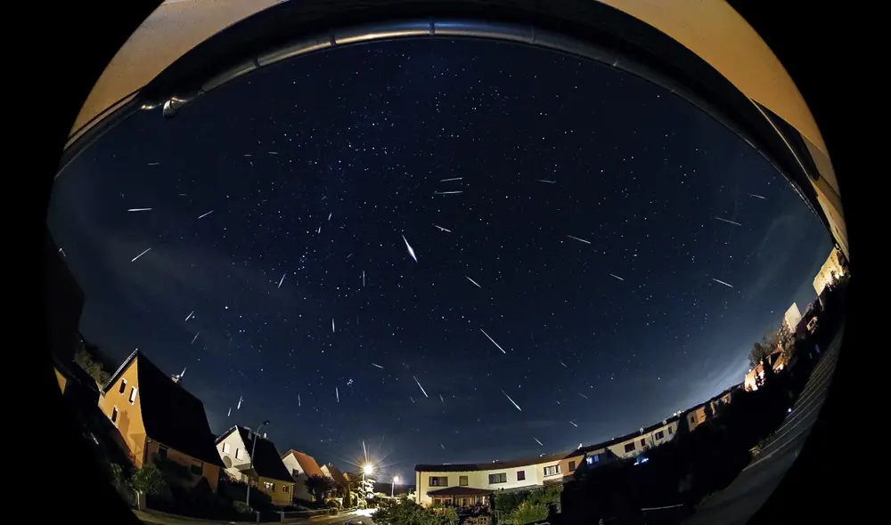La lluvia de estrellas oriónidas se da cuando la Tierra atraviesa los escombros dejados por el cometa Halley en el mes de octubre. En cambio, cuando esto sucede en mayo, da origen a otra lluvia de meteoros conocida como eta acuáridas.. Foto: Adobe Stock La lluvia de estrellas oriónidas se da cuando la Tierra atraviesa los escombros dejados por el cometa Halley en el mes de octubre. En cambio, cuando esto sucede en mayo, da origen a otra lluvia de meteoros conocida como eta acuáridas.. Foto: Adobe Stock