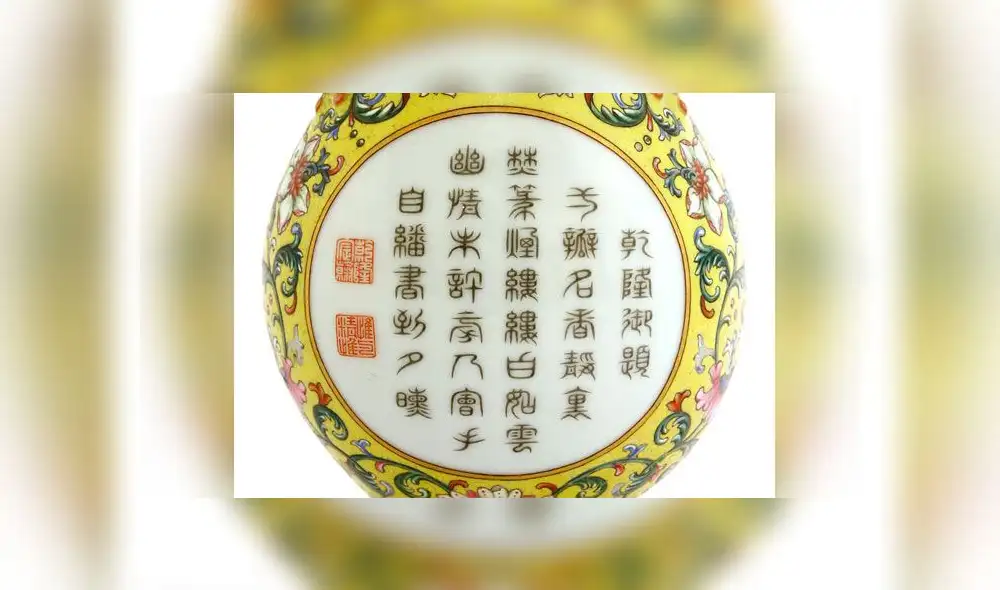 El jarrón contenía en un inscripción un poema en chino. Foto: sworder.co.uk El jarrón contenía en un inscripción un poema en chino. Foto: sworder.co.uk