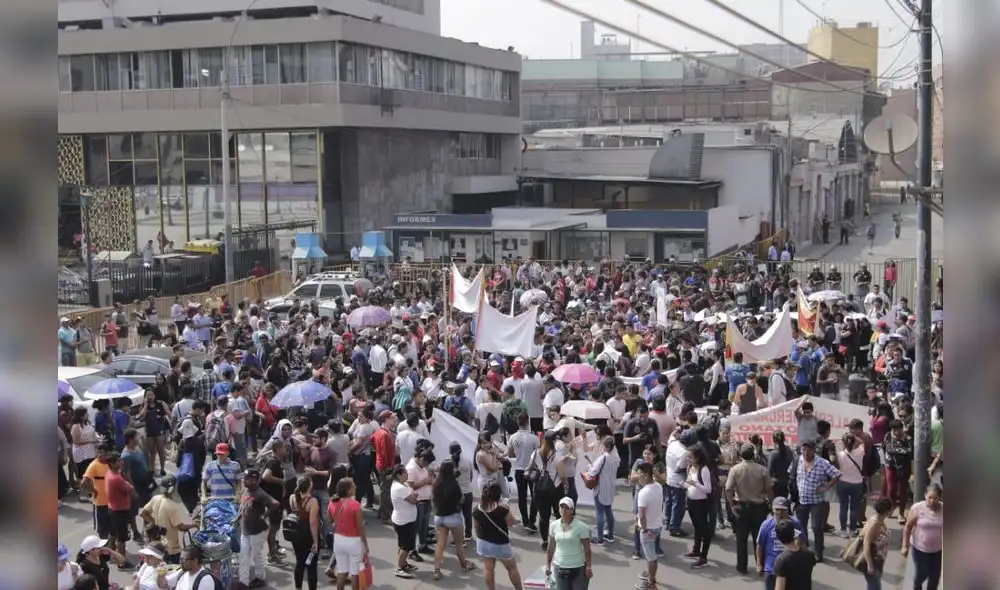 Mesa Redonda : nuevamente los comerciantes toman las calles de Lima. [FOTOS]