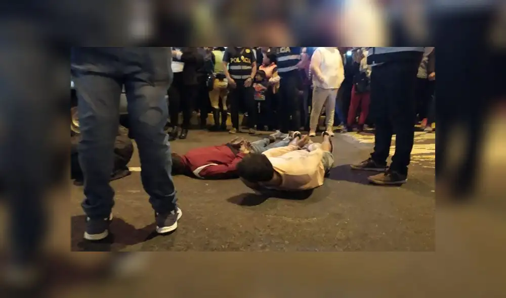 Delincuentes circulaban cerca al centro financiero de Fiori con actitud sospechosa y al negarse a identificarse, la PNP procedió a intervenirlos (Foto: Christian Moreno / Grupo La República) Delincuentes circulaban cerca al centro financiero de Fiori con actitud sospechosa y al negarse a identificarse, la PNP procedió a intervenirlos (Foto: Christian Moreno / Grupo La República)