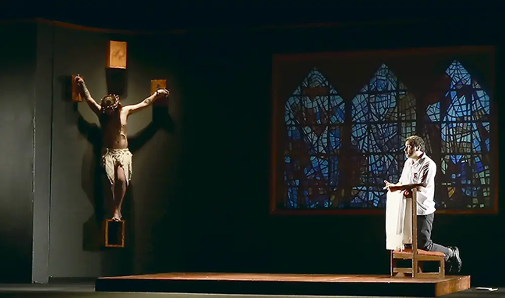Escena. ‘Jesucristo’ (Óscar López Arias) y ‘Mario’ (Leonardo Torres Vilar) en una de las escenas, presentadas ayer a la prensa. La temporada va desde este viernes.
