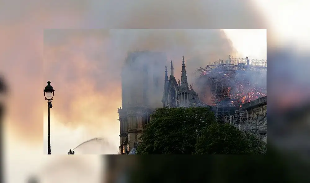Incendio en Notre Dame: controlan fuego y reportan que la estructura "ha sido salvada" 