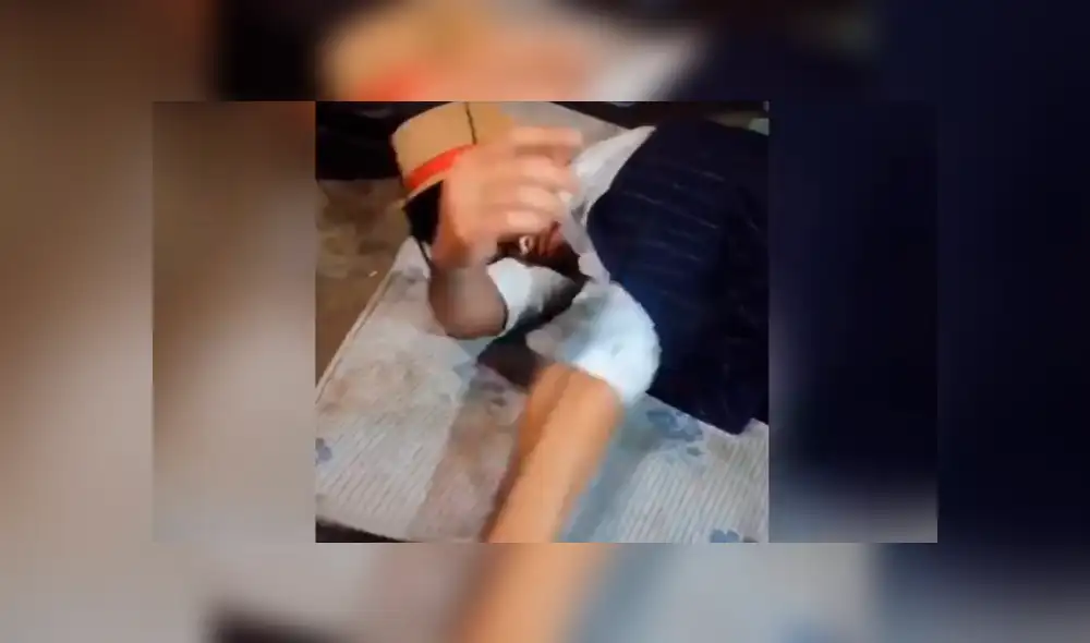 Facebook viral: joven ebrio se queda dormido y sus amigos le juegan una cruel broma en plena fiesta [VIDEO] 