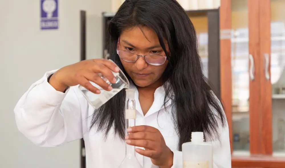 Estudiantes mujeres han sido preseleccionadas para postular a becas de ciencias. Foto: Agencia Andina Estudiantes mujeres han sido preseleccionadas para postular a becas de ciencias. Foto: Agencia Andina