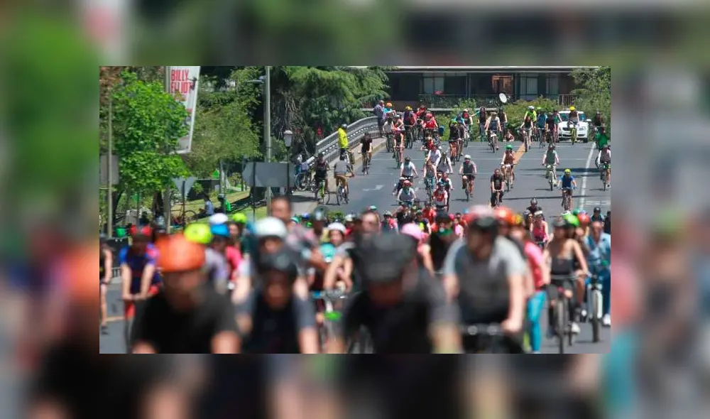 El Movimiento Furiosos Ciclistas convocó a una marcha ante la crisis social en Chile. Foto: La Tercera