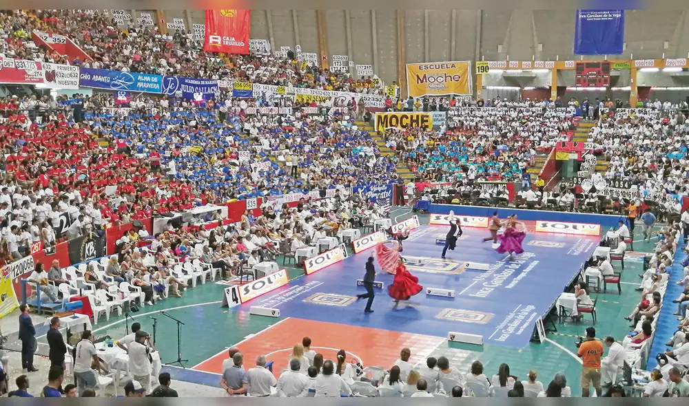 Impresionante. El coliseo Gran Chimú tuvo un marco espectacular de público que alentó a sus parejas favoritas.