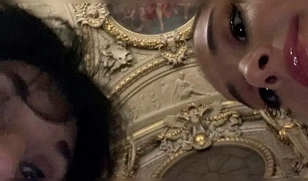 Ariana Grande en París con sus padres