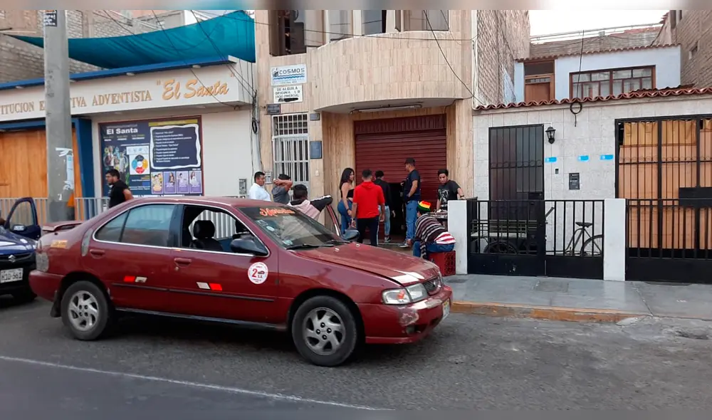 Local funcionaria sin control de horario.