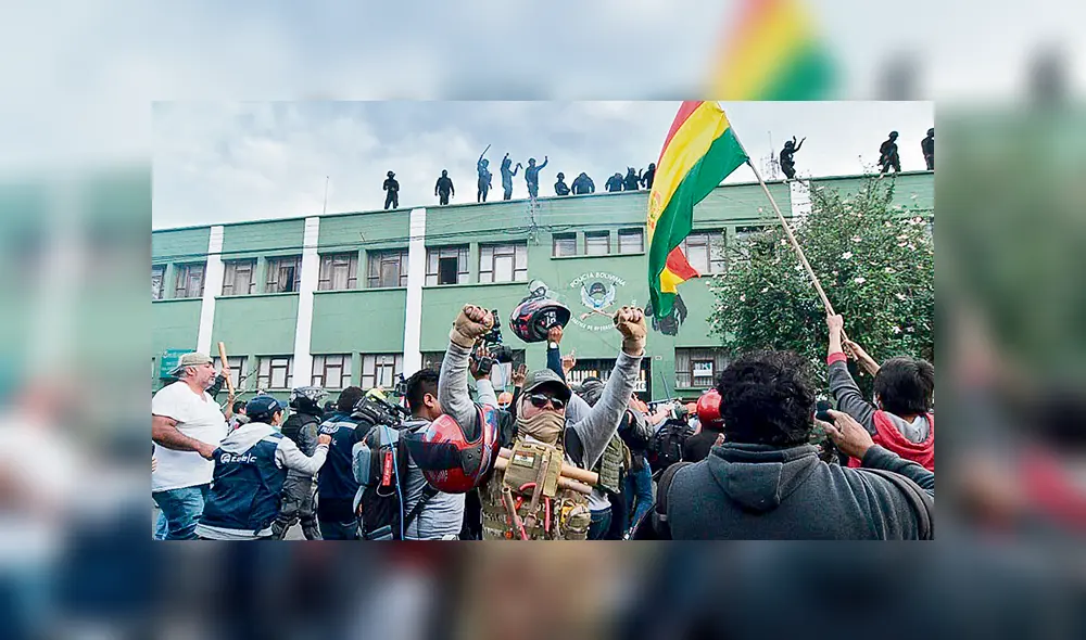 Policías de cuatro ciudades se rebelan contra Evo Morales Policías de cuatro ciudades se rebelan contra Evo Morales