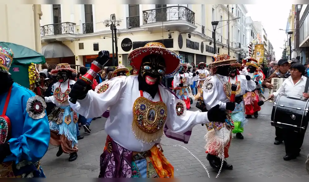 Congreso aprueba incorporar el folklore en la enseñanza de colegios públicos y privados 