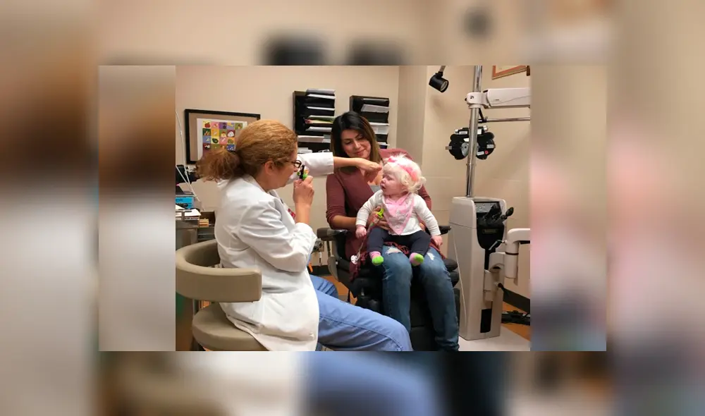 Mujer cuestiona la paternidad de su hija, pero resulta que era albina. Mujer cuestiona la paternidad de su hija, pero resulta que era albina.