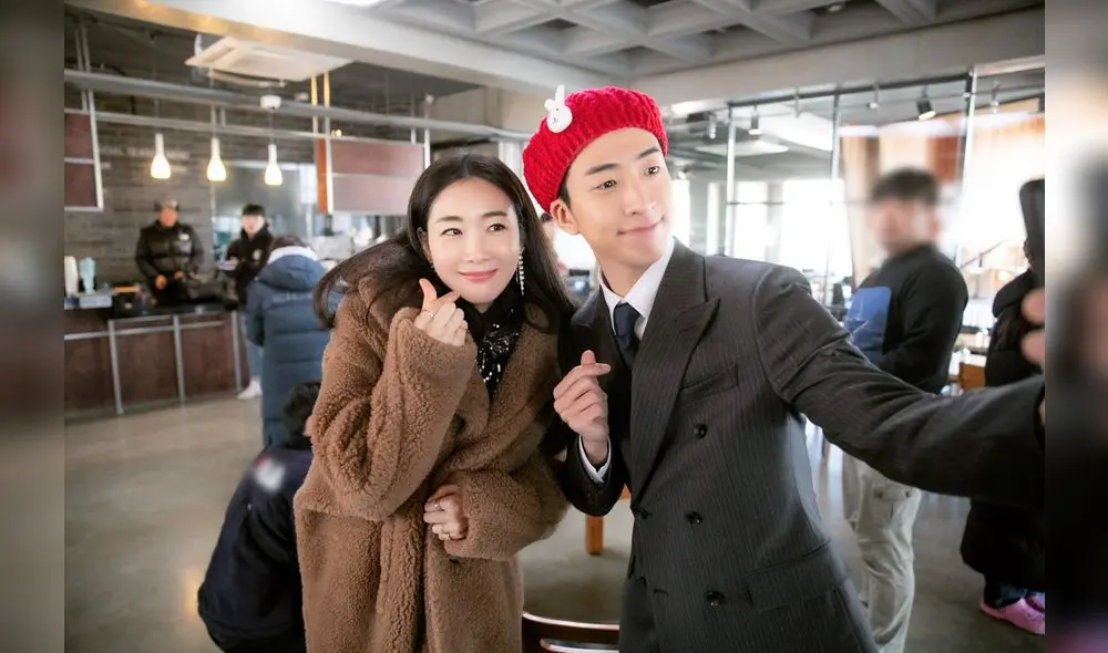 Choi Ji Woo en el detrás de cámara de "Crash Landing on You".