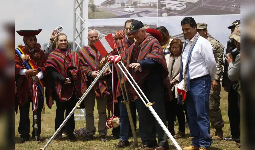 Kuczynski da inicio a aeropuerto de Chinchero y defiende a Kuntur Wasi Kuczynski da inicio a aeropuerto de Chinchero y defiende a Kuntur Wasi