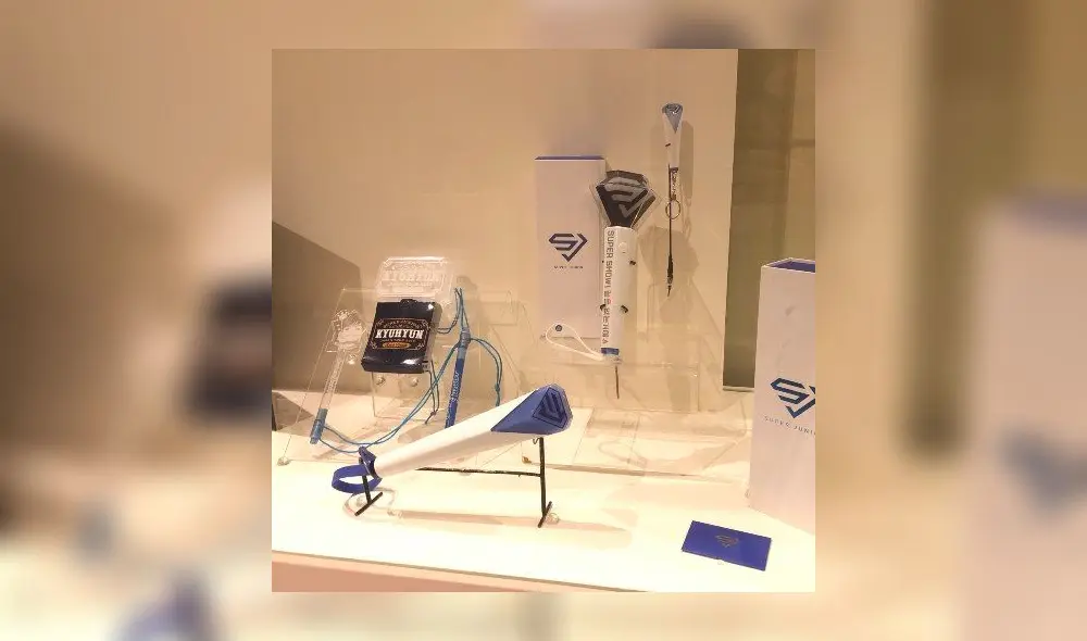 Museo exhibe 120 objetos que dan cuenta de la trayectoria de Super Junior.