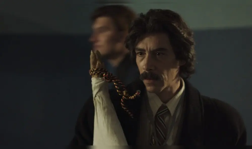 "Luis Miguel, la serie": La escena que te hará pensar si odiar o no a Luisito Rey