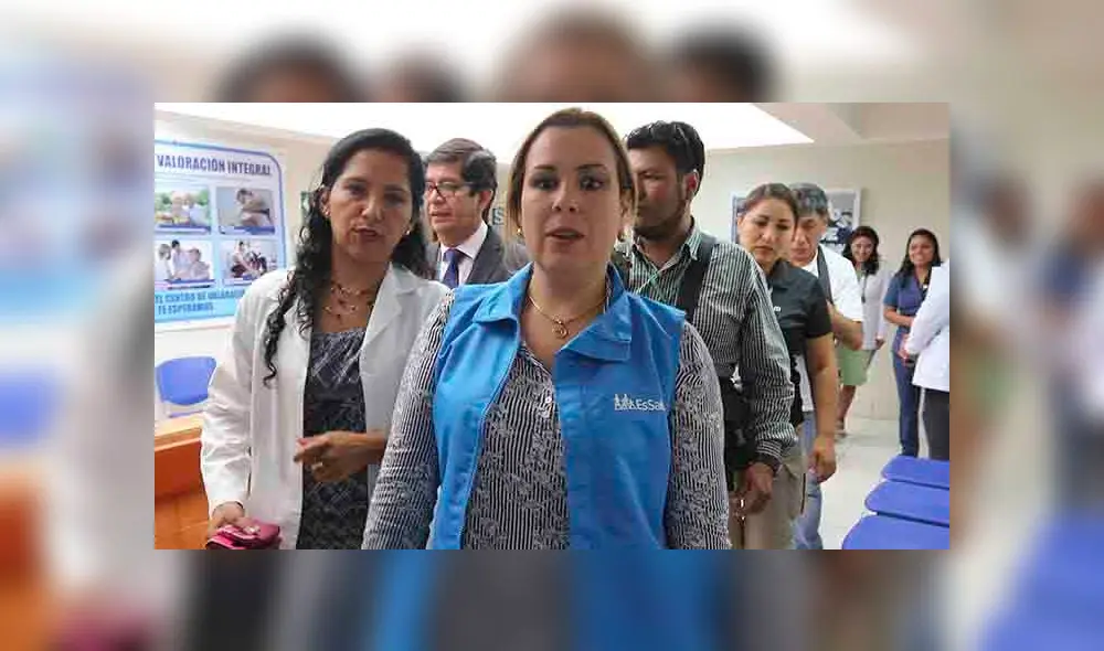 EsSalud emite directiva para prohibir venta de gaseosas y comida chatarra en sus hospitales EsSalud emite directiva para prohibir venta de gaseosas y comida chatarra en sus hospitales