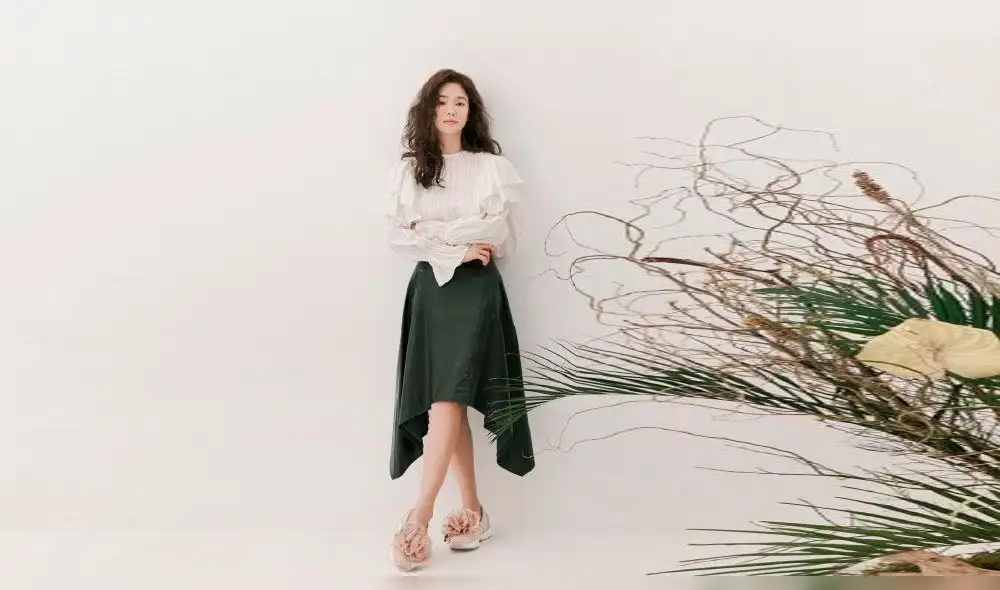 Song Hye Kyo mide 161 cm.