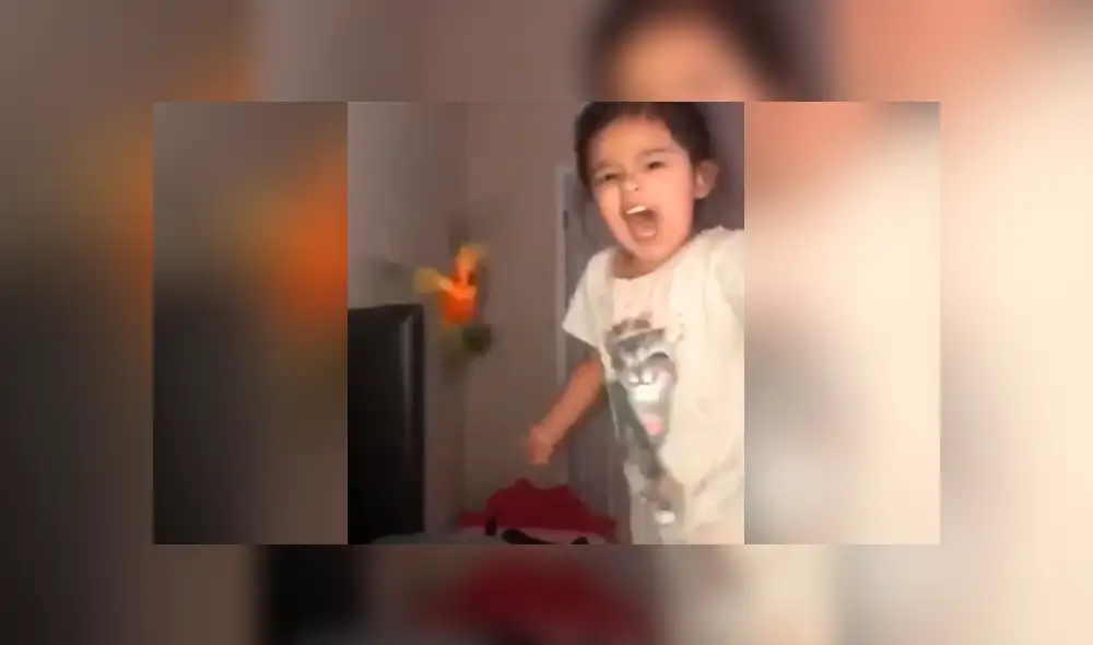 YouTube viral: temible loro es entrenado por una niña para que ataque cuando ella se lo pide [VIDEO]