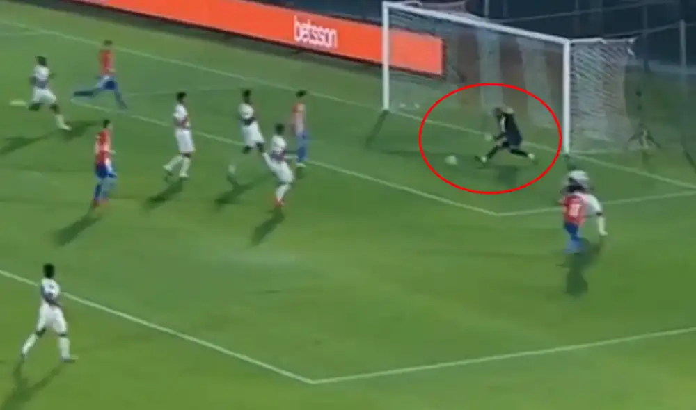 Pedro Gallese tuvo una providencial atajada para salvar la caída de su arco. Foto: Captura de TV/América TV