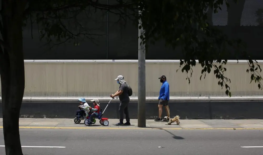 Limeños en calles aledañas a la avenida Arequipa. Foto: Flavio Matos/La República