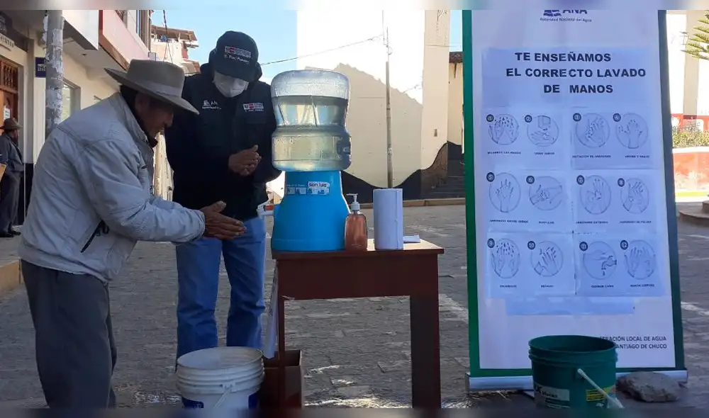 Enseñan el correcto lavado de manos Enseñan el correcto lavado de manos