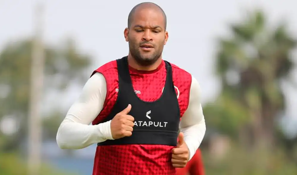Gregorio Pérez, director técnico de Universitario, esperaba por Alberto Rodríguez en Campo Mar para iniciar la pretemporada con miras al inicio de la campaña 2020. Gregorio Pérez, director técnico de Universitario, esperaba por Alberto Rodríguez en Campo Mar para iniciar la pretemporada con miras al inicio de la campaña 2020.
