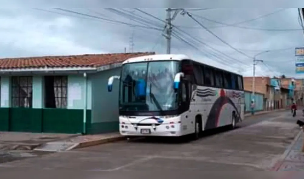 Seis delincuentes asaltaron bus con 50 pasajeros en Juliaca. Seis delincuentes asaltaron bus con 50 pasajeros en Juliaca.