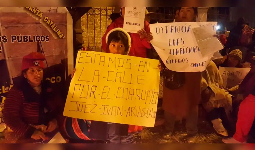Entre lágrimas, pobladores de Chilla protestan por desalojo en Juliaca [VIDEO]