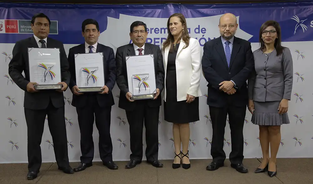 Sineace entrega reconocimiento a carreras acreditadas de Universidad Continental Sineace entrega reconocimiento a carreras acreditadas de Universidad Continental