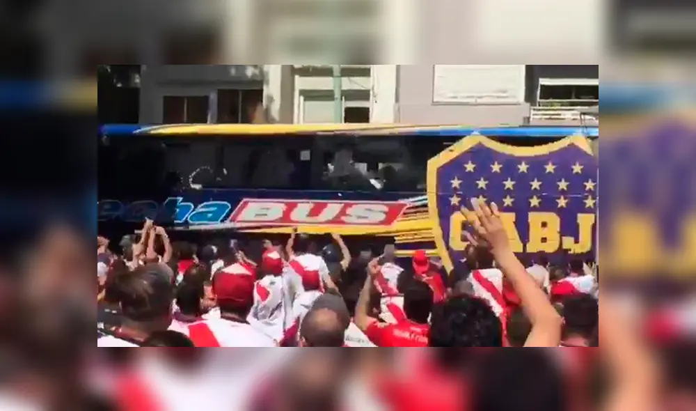 Final Copa Libertadores 2018: hinchada de River aventó piedras y gas pimienta al bus de Boca [VIDEO]