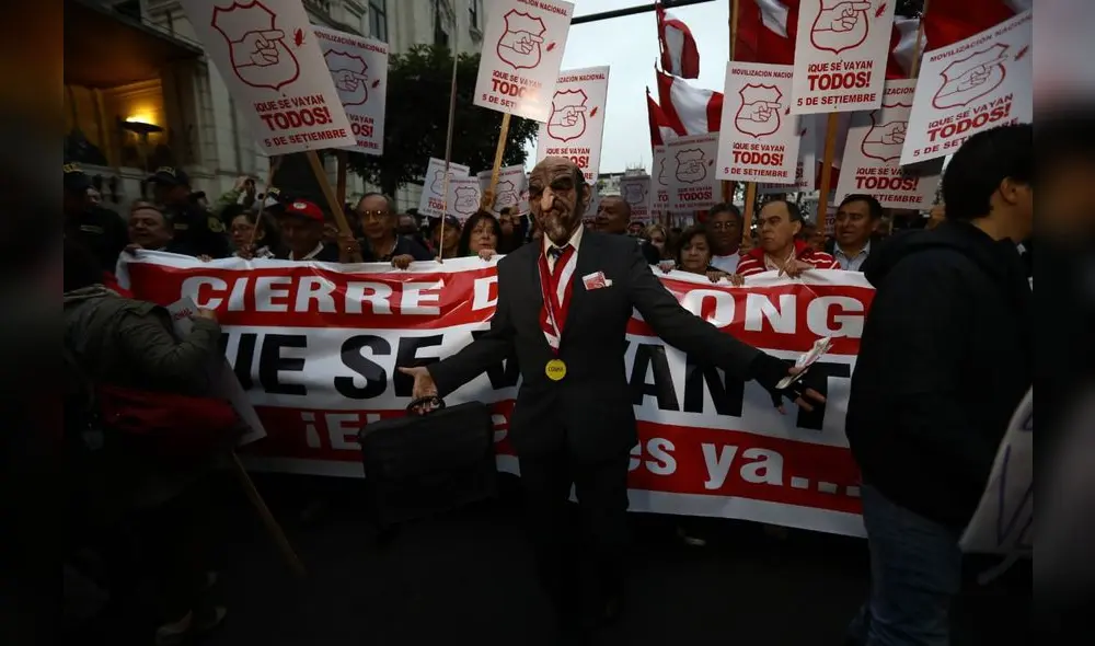 “¡Que se vayan todos!”: las mejores postales de la marcha a favor del adelanto de elecciones “¡Que se vayan todos!”: las mejores postales de la marcha a favor del adelanto de elecciones
