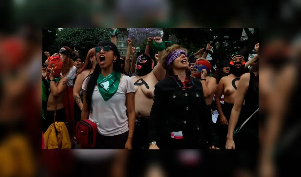 Un violador en tu camino: PNP lanza bombas lacrimógenas contra manifestantes en Parque Kennedy Un violador en tu camino: PNP lanza bombas lacrimógenas contra manifestantes en Parque Kennedy