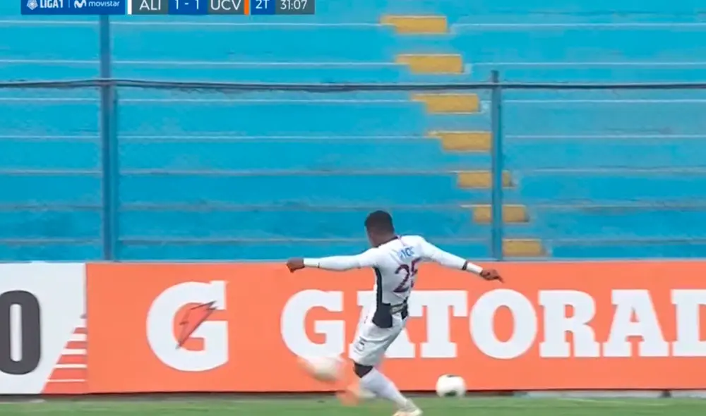 Oslimg Mora puso el empate tras un mal rechace del defensor de Vallejo. Foto: Captura/GolPerú Oslimg Mora puso el empate tras un mal rechace del defensor de Vallejo. Foto: Captura/GolPerú