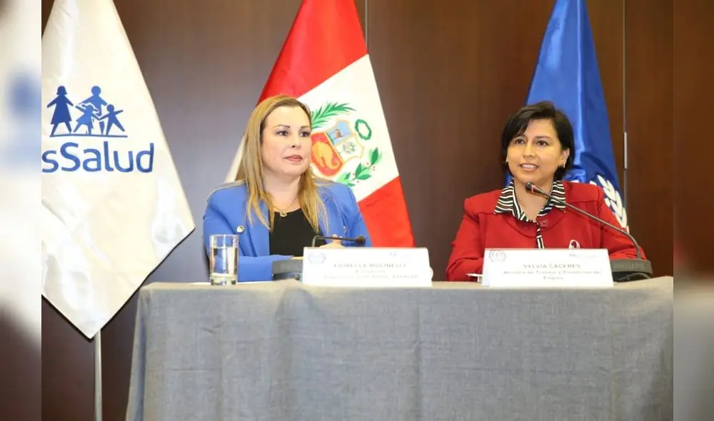 Fiorella Molinelli junto con la ministra de Trabajo.