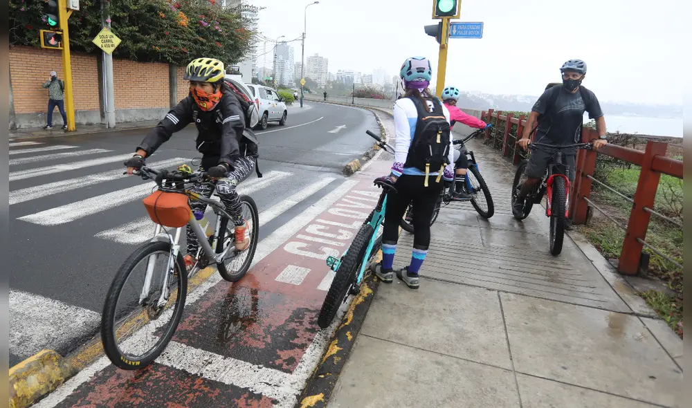 El uso de mascarilla es imprescindible para realizar cualquier tipo de actividad en exteriores. Foto: La República / Jorge Cerdan Campos. El uso de mascarilla es imprescindible para realizar cualquier tipo de actividad en exteriores. Foto: La República / Jorge Cerdan Campos.