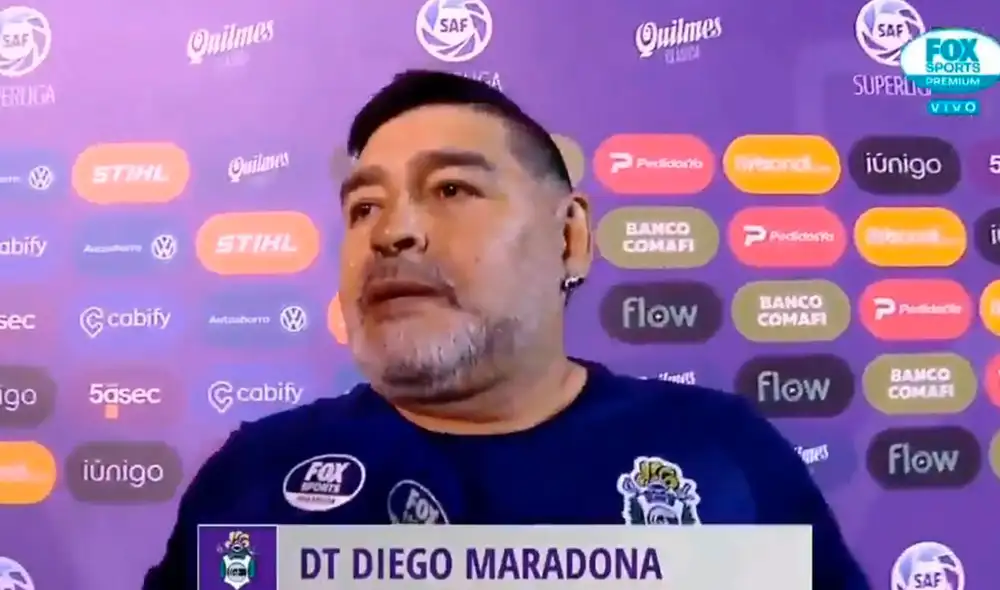 Luis Abram le pidió un beso a Diego Maradona tras finalizar el encuentro. Foto: Fox Sports Luis Abram le pidió un beso a Diego Maradona tras finalizar el encuentro. Foto: Fox Sports