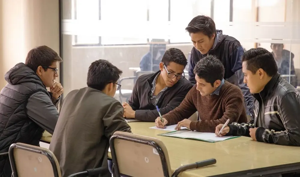 Pronabec lanza concurso de becas para que estudiantes de secundaria puedan continuar sus estudios de nivel superior. Foto: Andina
