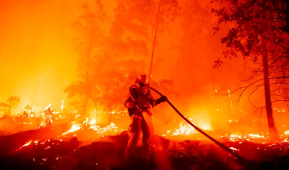 En total se han quemado ya en California más de 4 millones de acres, que son 1.618.742 hectáreas. Foto: Josh Edelson / AFP