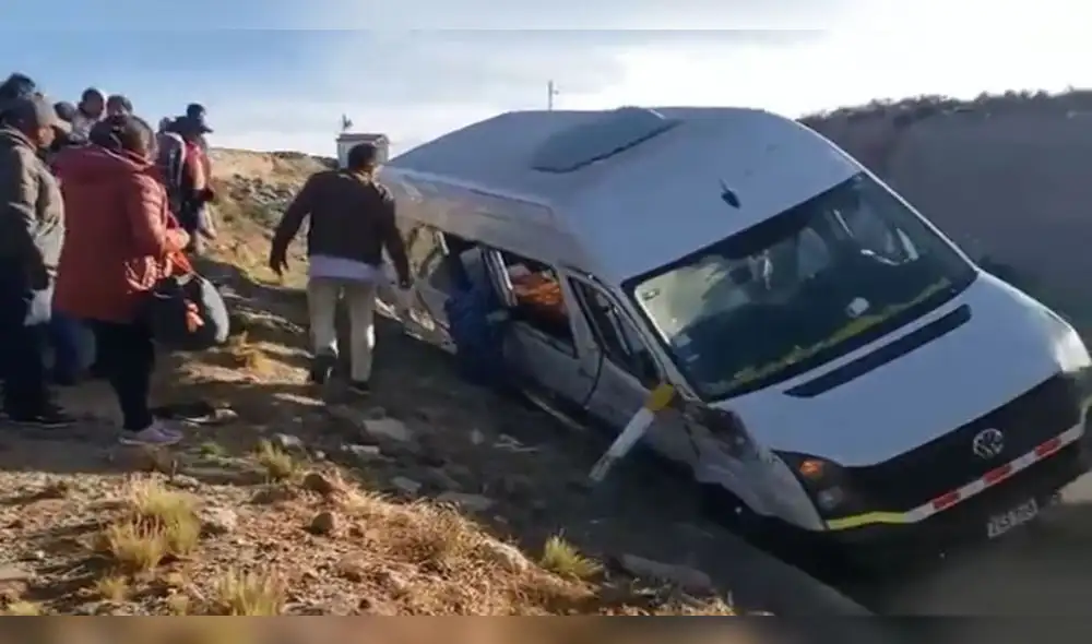 Choque entre minivan y trailer deja cuatro muertos y varios heridos en Arequipa [VIDEO]