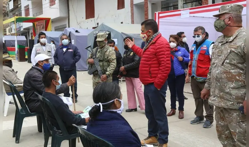 Autoridades llegaron hasta Pataz para conocer de cerca la problemática en salud. Foto Prensa GORE