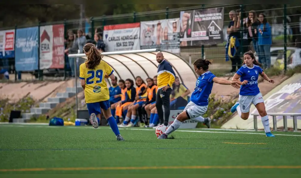 Liliana Neyra logró el Ascenso en el fútbol de Portugal con el Amora FC.