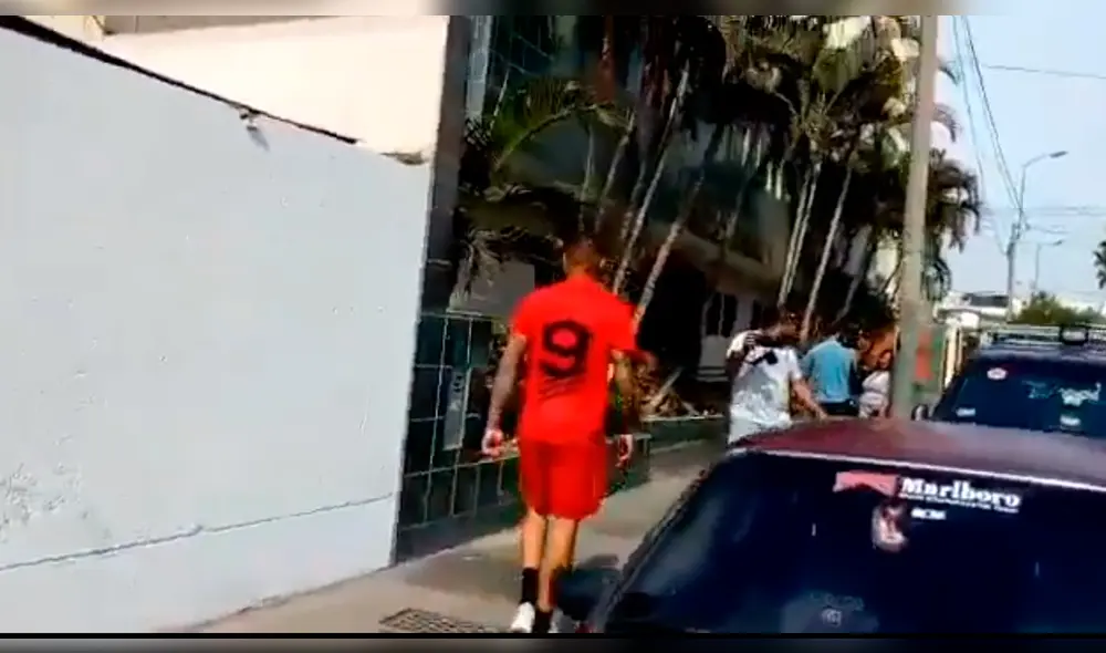 Paolo Guerrero en Comisaria: el capitán de selección peruana fue cortante con la prensa cuando visito a su hermano Coyote Rivera.