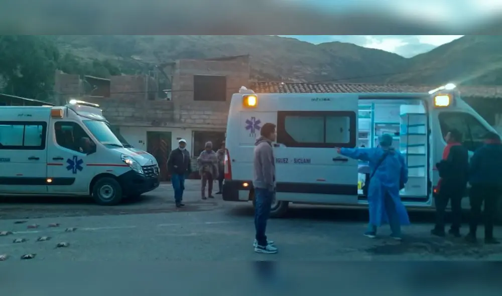 Cusco. Ambulancia no pudo pasar las barreras de los manifestantes pero a invocaciones. Foto: Cortesía