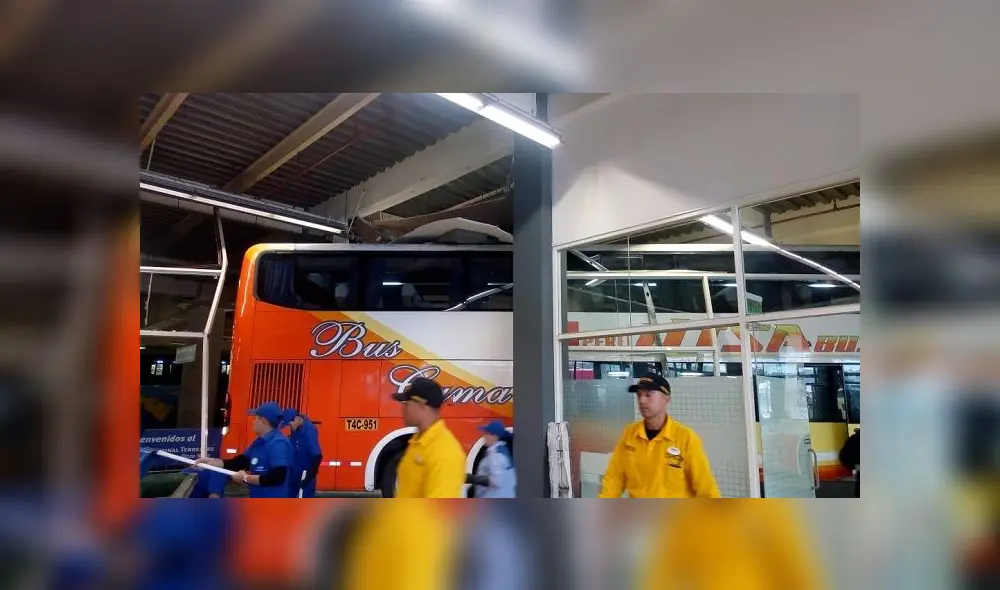 Tras el accidente, se reportó al menos dos personas heridas