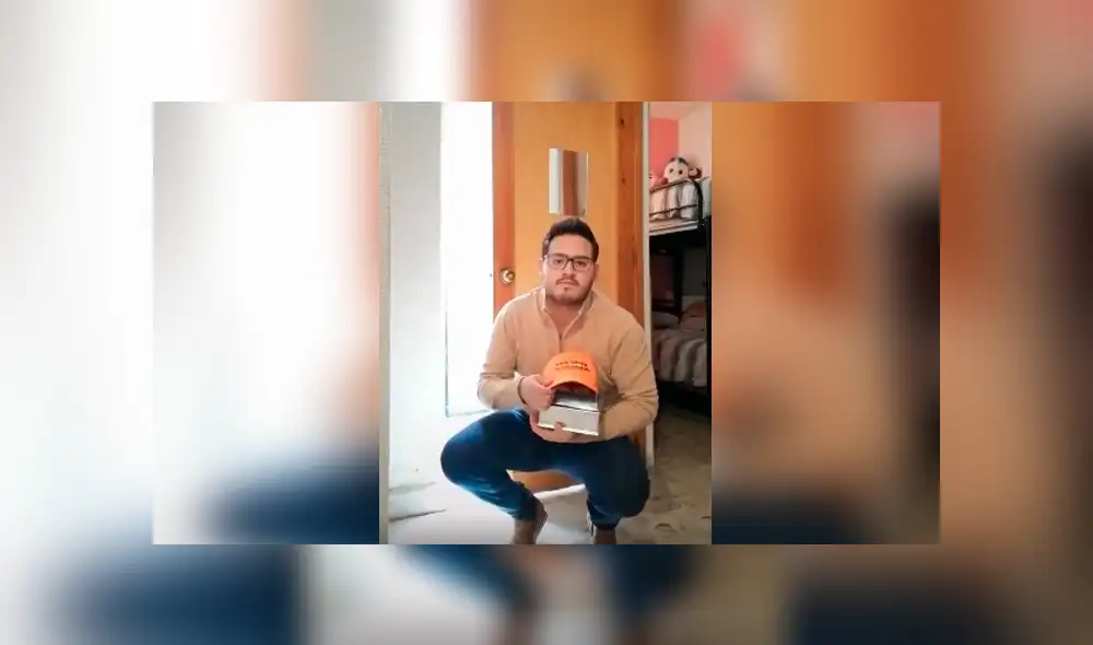 Desliza las imágenes hacia la izquierda para apreciar el emotivo homenaje de un joven a su perro. Desliza las imágenes hacia la izquierda para apreciar el emotivo homenaje de un joven a su perro.